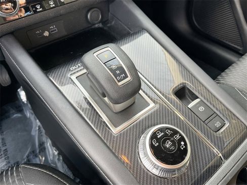 Used 2024 Mitsubishi Outlander ES image 16