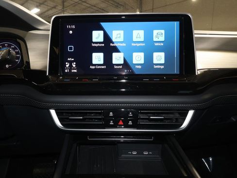 Used 2025 Volkswagen Atlas Cross Sport SE image 15