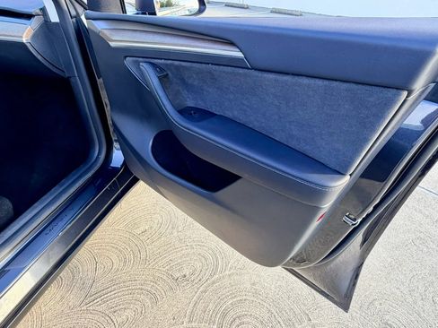 Used 2024 Tesla Model Y 2WD image 37