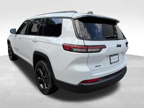 Used 2023 Jeep Grand Cherokee L Laredo AWD/4WD image 3
