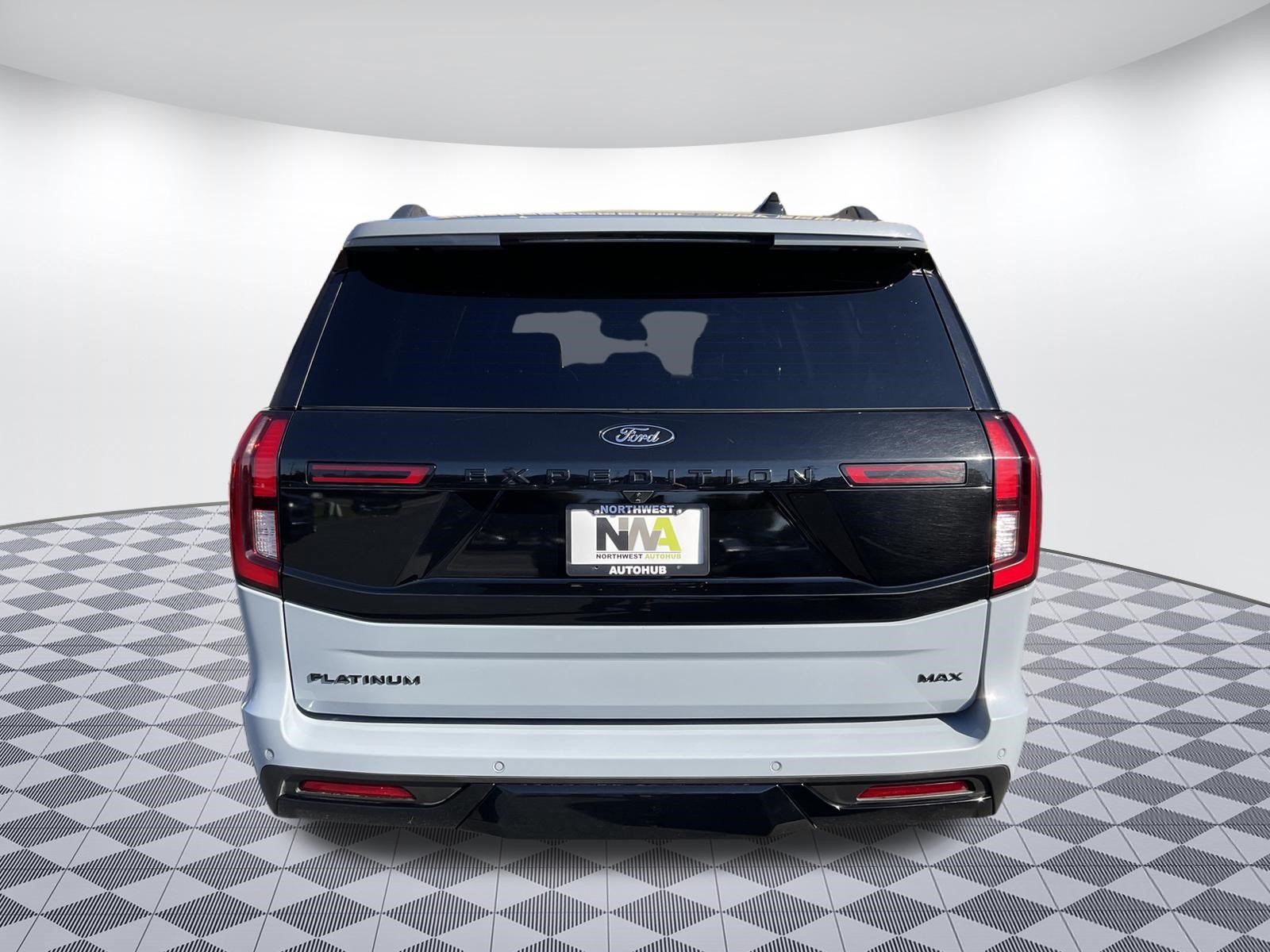 Used 2025 Ford Expedition Max Platinum w/ Stealth Appearance Package AWD/4WD image 4
