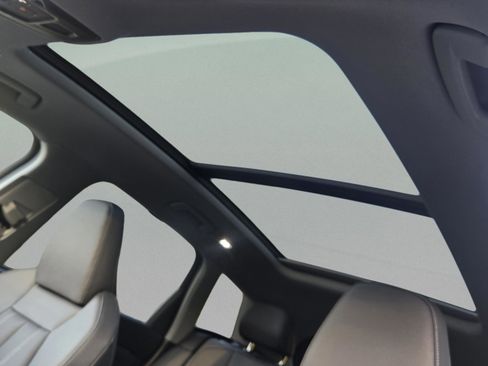 New 2025 Audi Q6 e-tron Premium Plus image 32