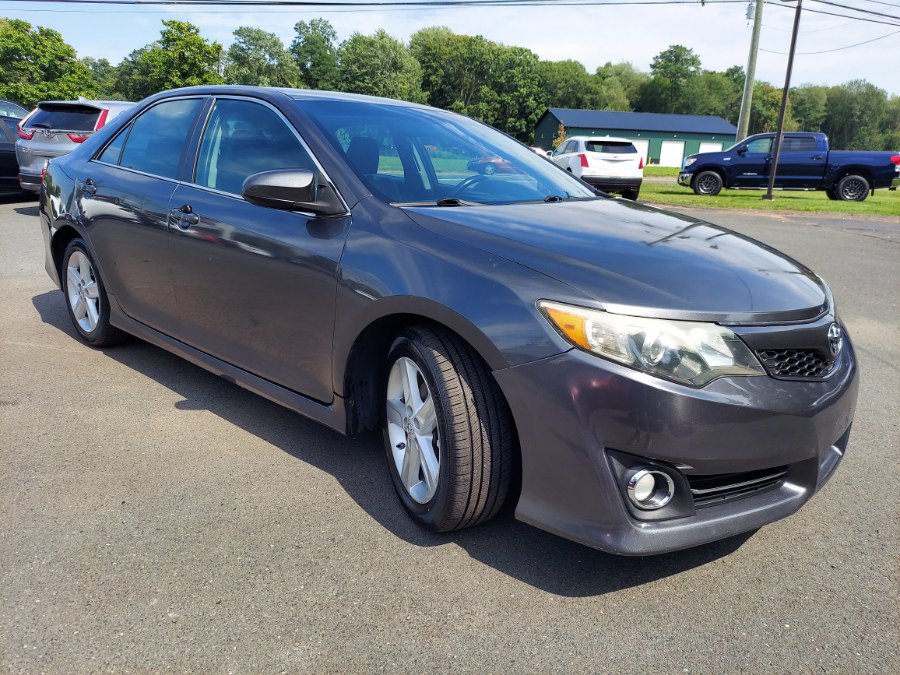 Used 2014 Toyota Camry SE FWD image 3