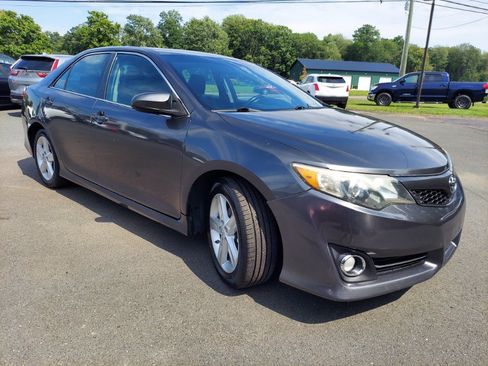 Used 2014 Toyota Camry SE FWD image 3