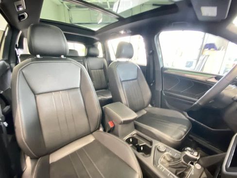 Used 2022 Volkswagen Tiguan SE R-Line AWD/4WD image 27