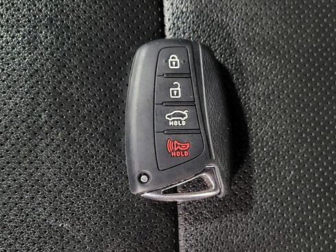 Used 2017 Hyundai Santa Fe Limited image 32