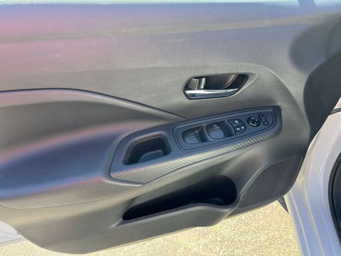 Used 2025 Nissan Versa SV FWD image 18