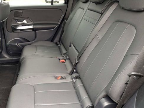 Used 2025 Mercedes-Benz GLB 250 image 13
