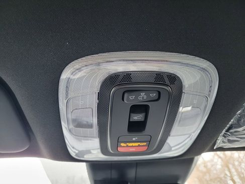 New 2025 Hyundai Elantra Limited image 32