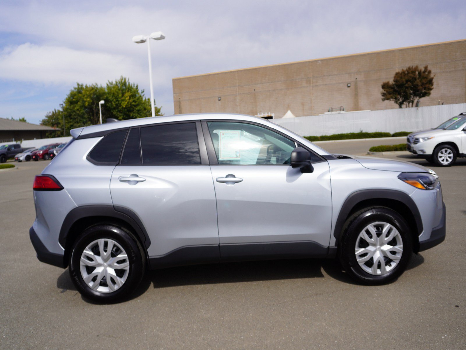 Used 2025 Toyota Corolla Cross L FWD image 4