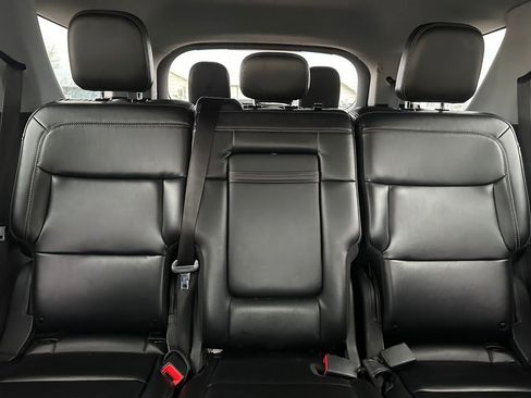 Used 2022 Ford Explorer XLT w/ Equipment Group 202A image 34