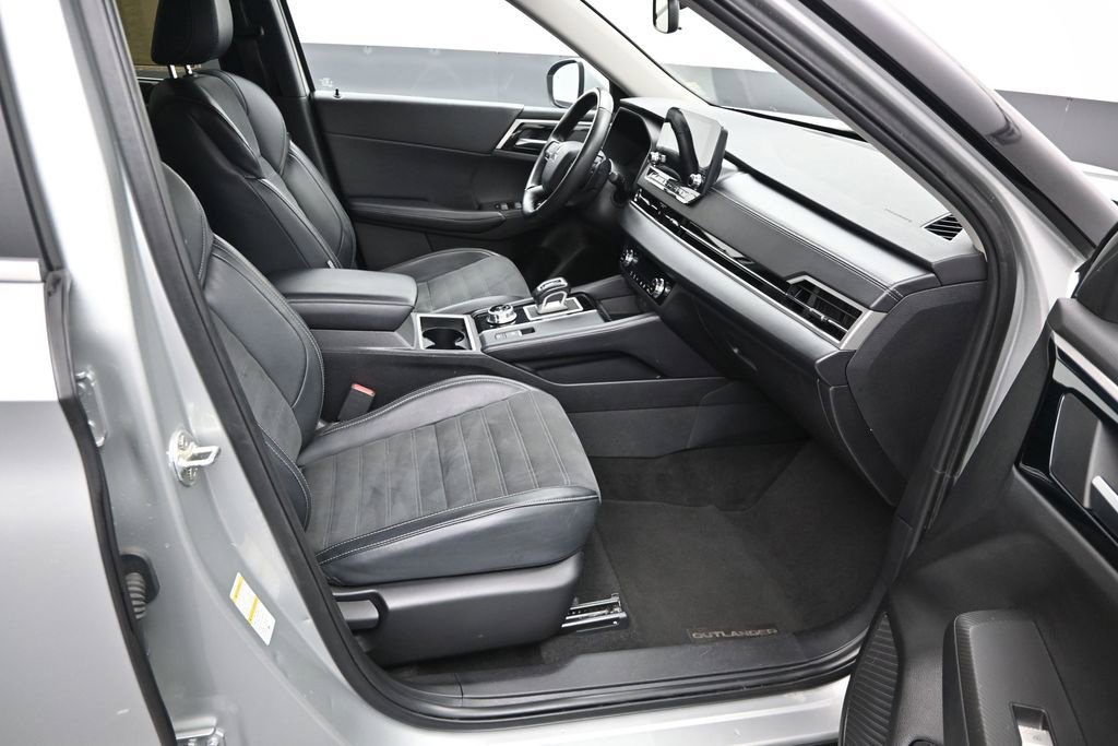 Used 2024 Mitsubishi Outlander SE FWD image 25