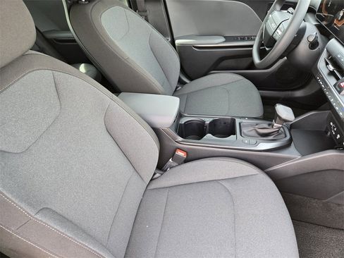 New 2026 Kia K4 LXS image 10