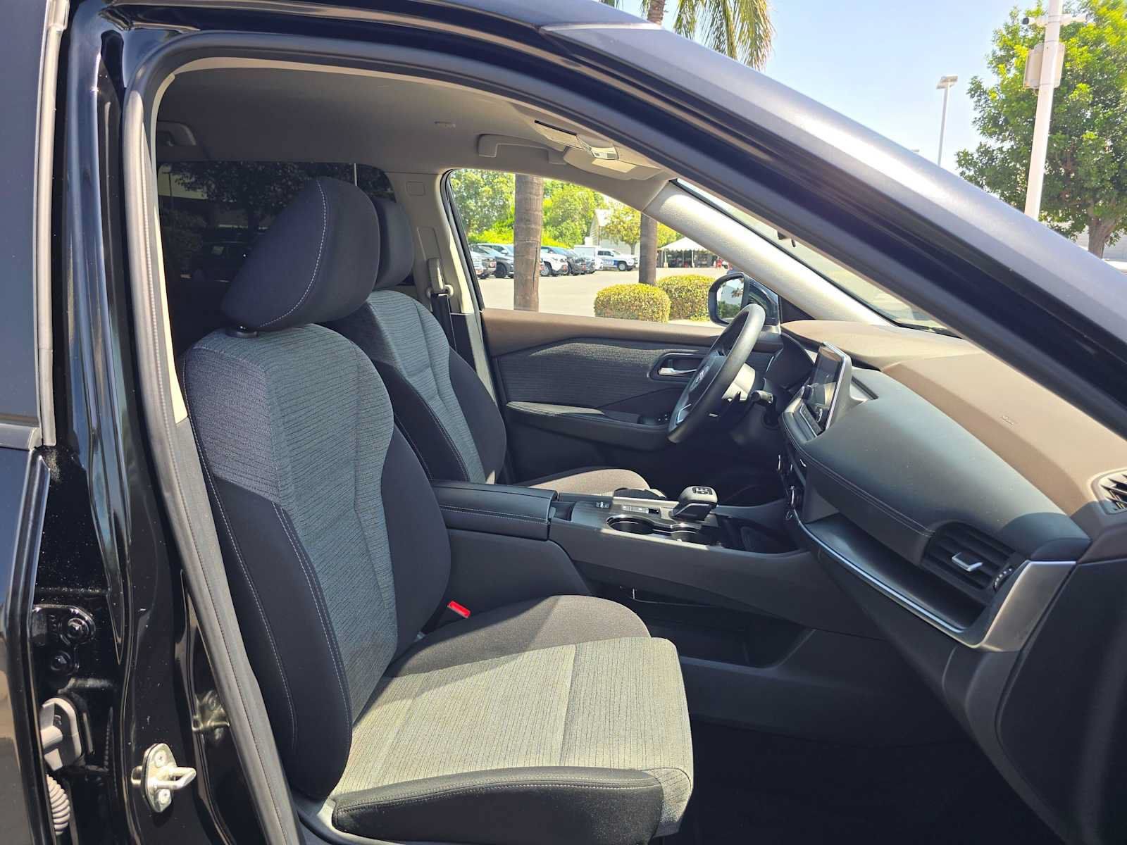Used 2023 Nissan Rogue SV FWD image 10