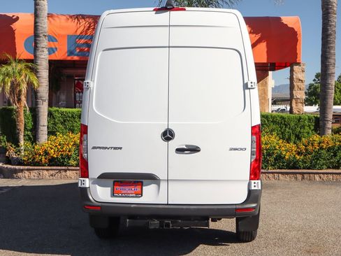 Used 2022 Mercedes-Benz Sprinter 2500 image 7