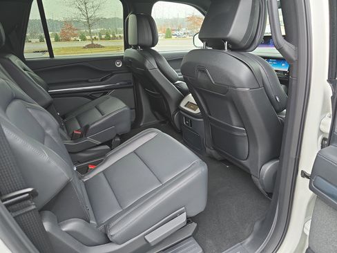 New 2026 Lincoln Navigator L Reserve w/ Jet Appearance Package AWD/4WD image 11