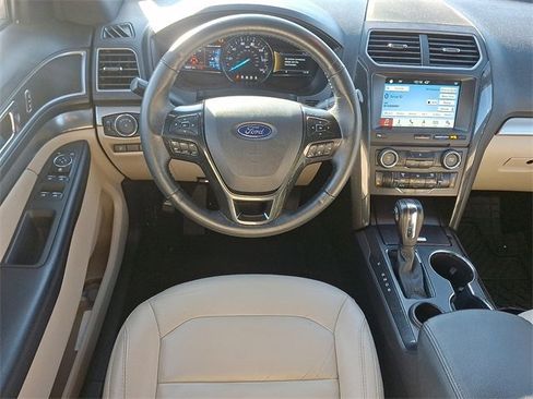 Used 2018 Ford Explorer XLT w/ Equipment Group 202A image 11