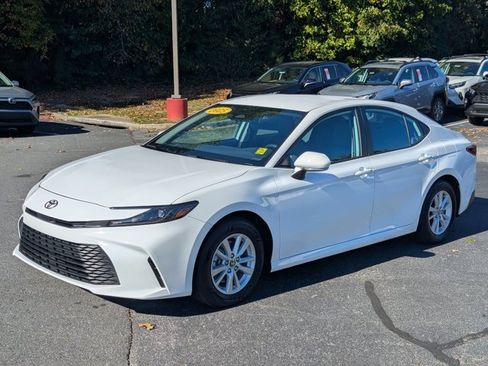 Used 2025 Toyota Camry LE image 3