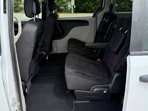 Used 2019 Dodge Grand Caravan SE w/ UConnect Hands-Free Group FWD image 23