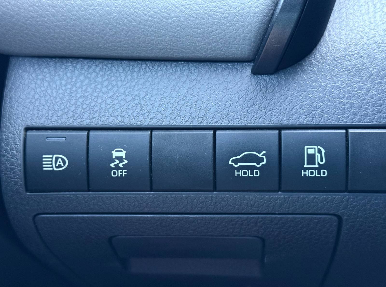 Used 2020 Toyota Camry SE w/ Carpet Mat Package FWD image 27