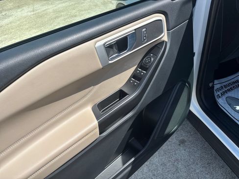 Used 2020 Ford Explorer XLT w/ Equipment Group 202A RWD image 13