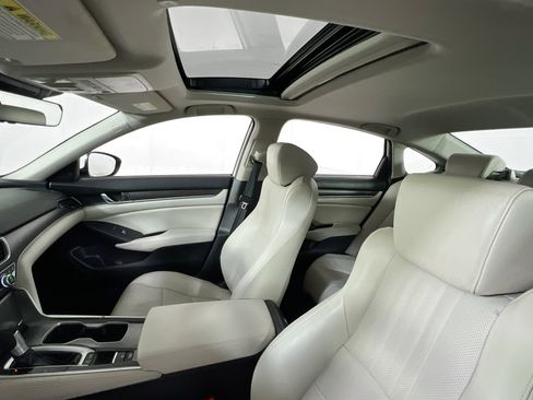 Used 2018 Honda Accord Touring image 22