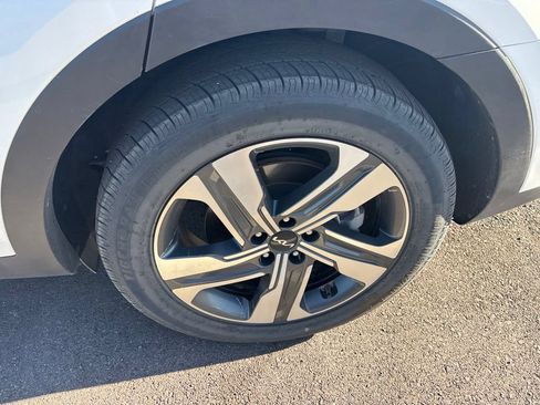 Certified 2023 Kia Sorento SX Prestige AWD/4WD image 3