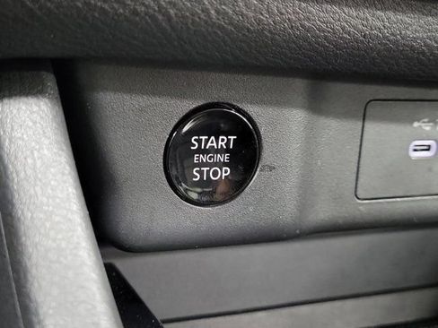 Used 2025 Nissan Rogue SV AWD/4WD image 38