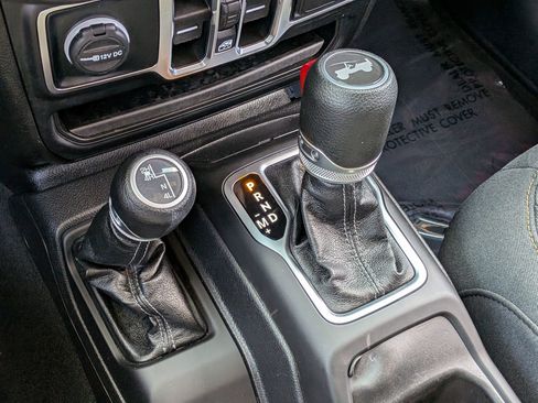 Used 2025 Jeep Wrangler Unlimited Sahara AWD/4WD image 23