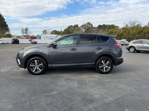 Used 2018 Toyota RAV4 XLE image 10