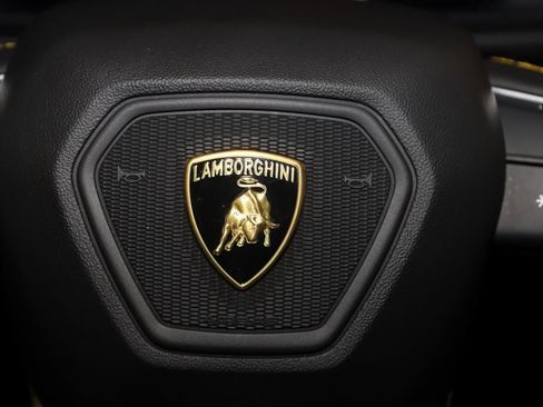 Used 2021 Lamborghini Urus image 73