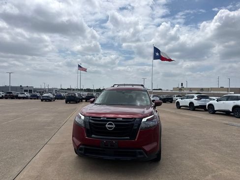 Certified 2023 Nissan Pathfinder SV w/ Lighting Package (N92) FWD image 7