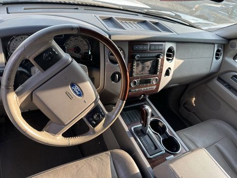 Used 2010 Ford Expedition Limited image 5