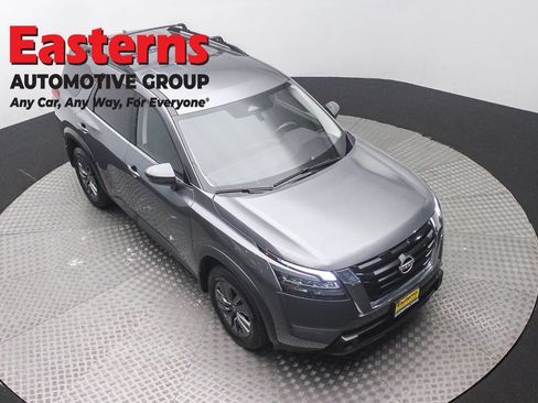 Used 2024 Nissan Pathfinder SV AWD/4WD image 3