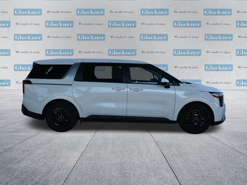 Used 2025 Kia Carnival FWD image 4