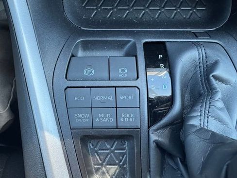 Used 2025 Toyota RAV4 XLE AWD/4WD image 26