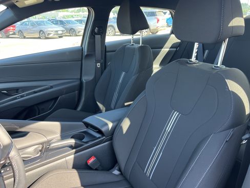 Used 2025 Hyundai Elantra Sport image 5