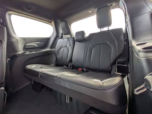 New 2026 Chrysler Pacifica Select image 16