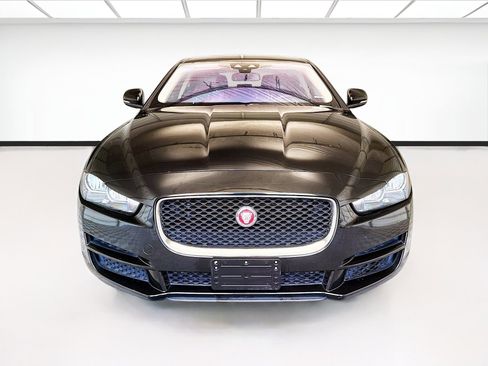 Used 2017 Jaguar XE Prestige RWD image 2