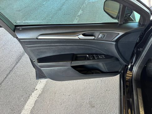 Used 2020 Ford Fusion Titanium AWD/4WD image 9