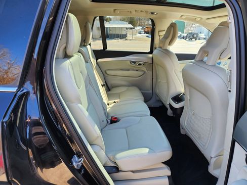 Used 2017 Volvo XC90 T5 Momentum w/ Vision Package image 21