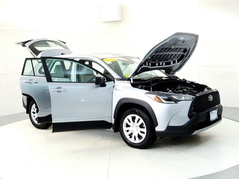 Certified 2023 Toyota Corolla Cross L image 12