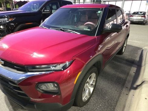 Used 2021 Chevrolet TrailBlazer LS FWD image 2