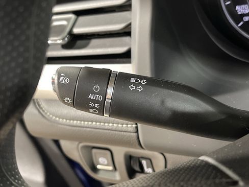 Used 2023 GMC Acadia SLE w/ Driver Convenience Package image 21