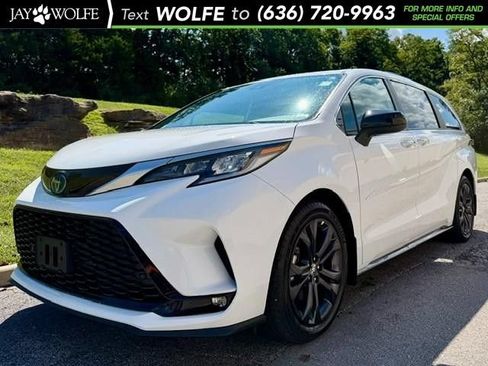 Used 2024 Toyota Sienna XSE w/ XSE Plus Package FWD image 1
