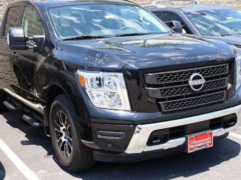Used 2024 Nissan Titan SV w/ SV Convenience Package AWD/4WD image 2