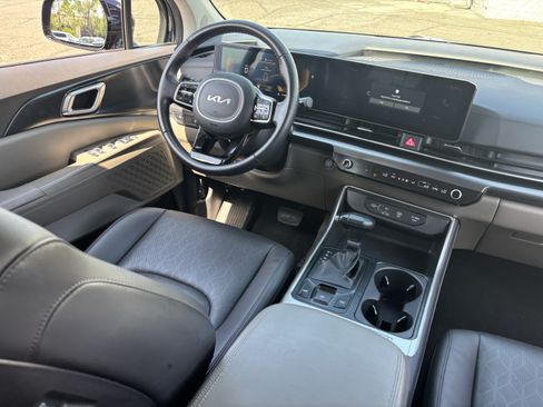 Certified 2026 Kia Carnival FWD image 12