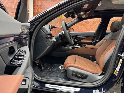 New 2027 BMW 550e xDrive AWD/4WD image 23
