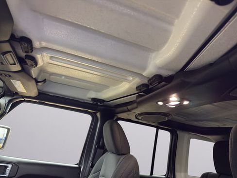 Used 2021 Jeep Wrangler Unlimited Sport image 26