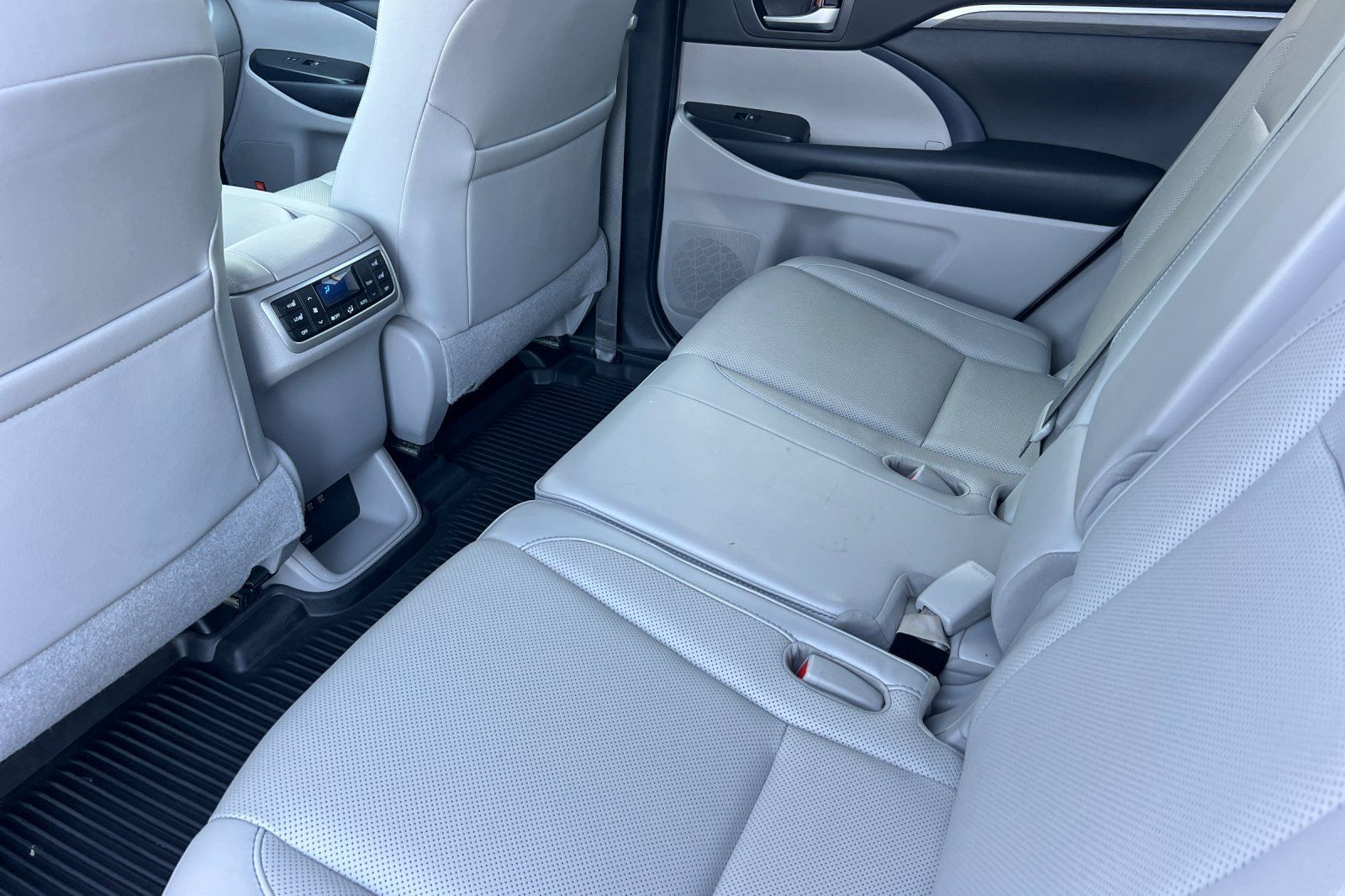 Used 2019 Toyota Highlander Limited Platinum AWD/4WD image 12